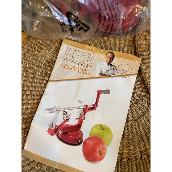 Wolfgang Puck 3 in 1 Peeler Corer & Slicer Apple device - Picture 2 of 6
